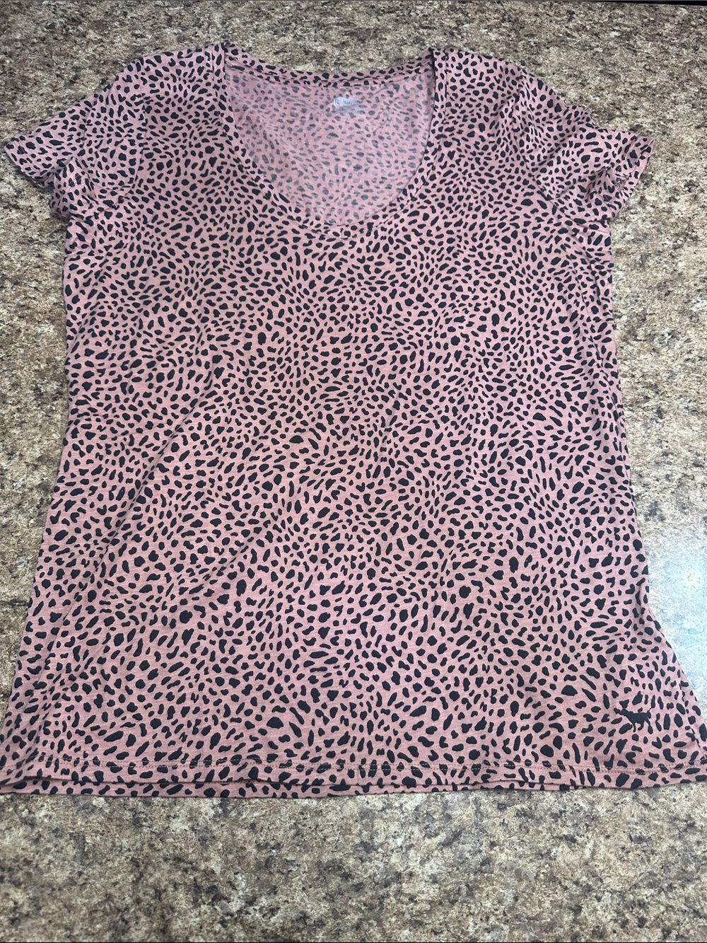 NWT Victoria Secret PINK Animal Print V-Neck Tee Medium